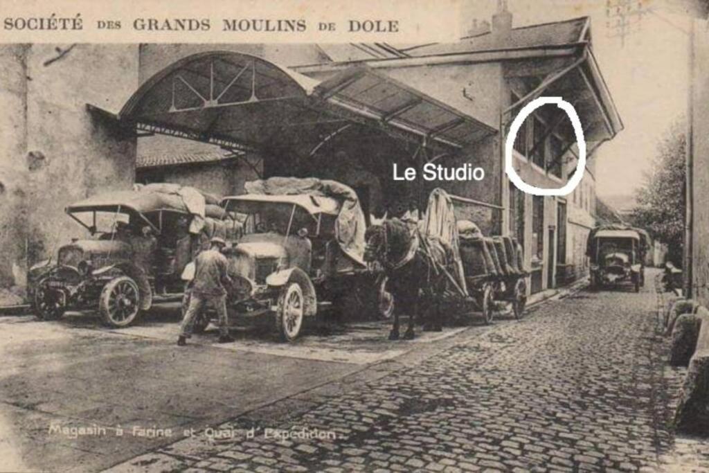 Studio Au Moulin " Design Noir " Vue Unique Dole Exteriör bild